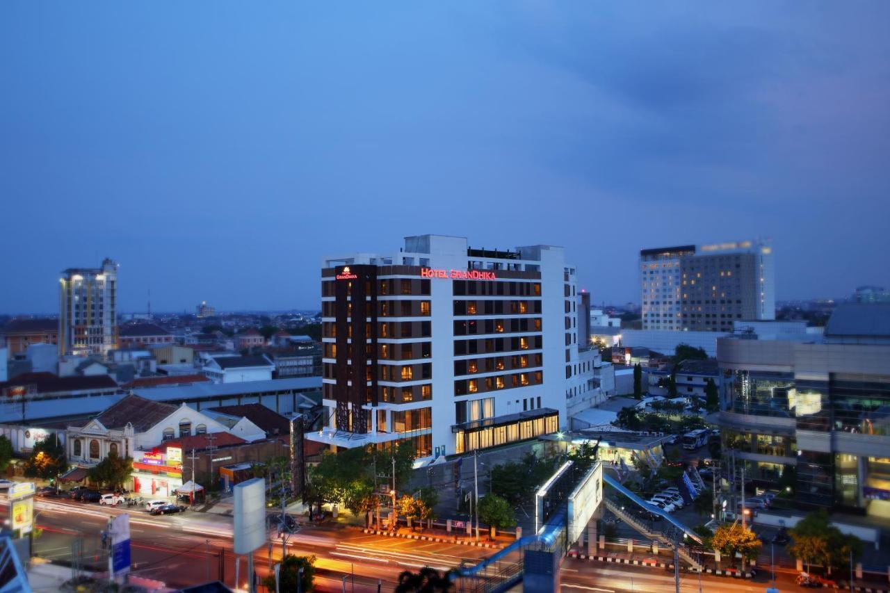 โรงแรมกรันทิกา เปมูดา เซอมารัง ภายนอก รูปภาพ